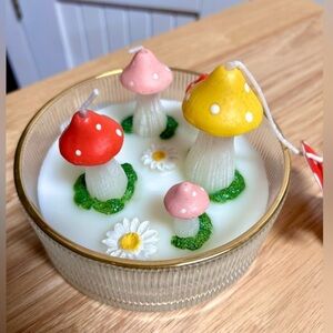 VIRAL Gardner’s Eden Mushroom Candle